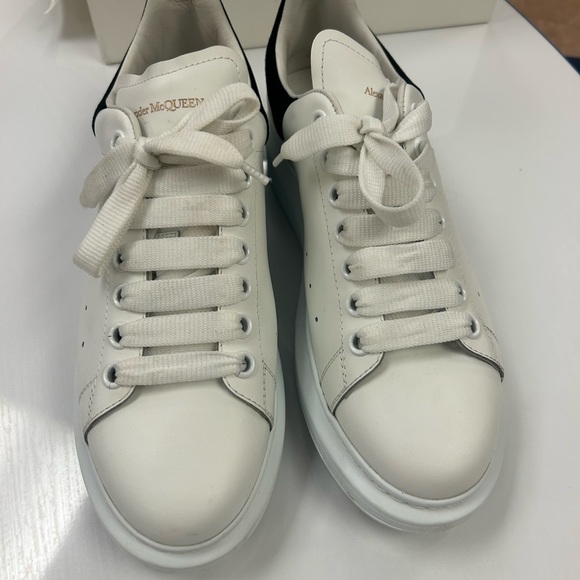 Alexander McQueen Shoes - Alexander McQueen Larry Sneaker white/black